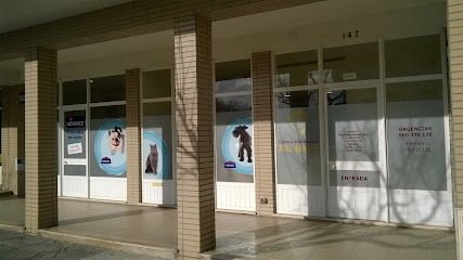 Fachada do local e horário comercial.